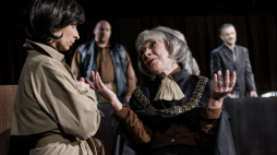 Scena ze spektaklu „Ława przysięgłych”. Źródło: Teatru Ateneum