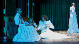 Aktorzy: Ewa Błaszczyk (2L), Robert Wasiewicz (3L), Bartosz Porczyk (L) i Krzysztof Zarzecki (P) podczas próby dla mediów spektaklu „Metafizyka dwugłowego cielęcia” w reżyserii Natalii Korczakowskiej w Teatrze Studio w Warszawie. 02.2019. Fot. PAP/L. Szymański