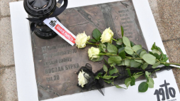 Gdańsk, 15.12.2020. Uroczyście odsłonięta tablica upamiętniająca ofiarę gdańskiego Grudnia '70, studenta szczecińskiej Wyższej Szkoły Rolniczej Bogdana Sypkę, w Gdańsku. Fot. PAP/A. Warżawa