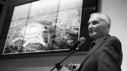 Wojciech Zabłocki podczas prezentacji swojej książki „Obiekty sportowe igrzysk olimpijskich” w trakcie wernisażu mobilnej wystawy „Museum on the Move – Olympic Architecture” w Muzeum Sportu i Turystyki w Warszawie. 24.10.2016. Fot. PAP/P. Supernak