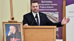 Minister edukacji i nauki Przemysław Czarnek podczas konferencji naukowej „Aktualność przesłania Prymasa Wyszyńskiego w oczekiwaniu na beatyfikację” na Katolickim Uniwersytecie Lubelskim Jana Pawła II w Lublinie. Fot. PAP/W. Jargiło