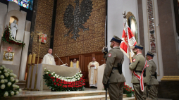 Warszawa, 17.08.2020. Biskup polowy WP Józef Guzdek przewodniczy mszy świętej w Katedrze Polowej Wojska Polskiego w Warszawie. PAP/M. Obara