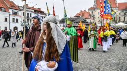 Kazimierz Dolny, 06.01.2020. Orszak Trzech Króli na rynku w Kazimierzu Dolnym. Fot. W. Jargiło