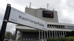 Rybnik, 23.01.2021. Uroczystość nadania Placowi Teatralnemu w Rybniku imienia Kazimierza Kutza. PAP/A. Grygiel