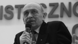 Konin, 06.02.2009. Aktor i działacz opozycji Szymon Pawlicki. Fot. PAP/T. Wojtasik
