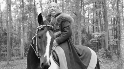 Mieczysław Pawlikowski jako Zagłoba na planie filmu „Pan Wołodyjowski” Jerzego Hoffmana. Fot. PAP/CAF/J. Gill