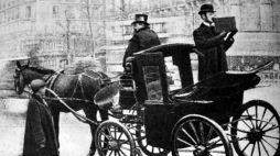 Kazimierz Prószyński z Aeroskopem w Paryżu. 1909 r. Źródło: Wikimedia Commons