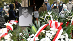 Uroczystości pogrzebowe dominikanina o. Macieja Zięby na cmentarzu św. Wawrzyńca we Wrocławiu. Fot. PAP/M. Kulczyński