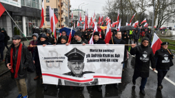 Szczecin, 01.03.2020. Ulicami Szczecina przeszedł 1 bm. Marsz Pamięci Żołnierzy Wyklętych. Uczestnicy uczcili w ten sposób bohaterów, którzy nie złożyli broni i w latach 1944-1963 walczyli z sowieckim i rodzimym, komunistycznym okupantem.  PAP/M. Bielecki