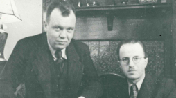Kpt. Jan Górski (L) i kpt. Maciej Kalenkiewicz, jedni z organizatorów zrzutów cichociemnych. Źródło: Wikipedia Commons
