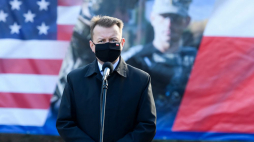 Minister obrony narodowej Mariusz Błaszczak podczas uroczystej inauguracji działalności wysuniętego dowództwa V Korpusu Sił Lądowych USA w Polsce w Poznaniu. 20.11.2020. Fot. PAP/J. Kaczmarczyk