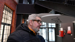 Kierownik Centrum Komiksu i Narracji Interaktywnej Adam Radoń na budowie na terenie EC1 w Łodzi. 04.02.2021. Fot. PAP/G. Michałowski