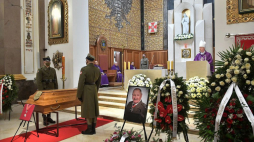 Biskup polowy WP Józef Guzdek (P) odprawia mszę świętą pogrzebową Leszka Mroczkowskiego w Katedrze Polowej Wojska Polskiego w Warszawie. Fot. PAP/R. Pietruszka