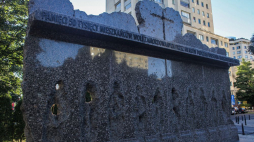 Pomnik Ofiar Rzezi Woli przy ul. Solidarności w Warszawie. Fot. PAP/J. Kamiński