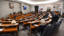 Senatorowie na sali obrad. Fot. PAP/P. Nowak