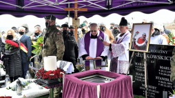Uroczystości pogrzebowe Ryszarda Szurkowskiego na cmentarzu w Wierzchowicach. Fot. PAP/M. Kulczyński