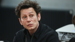 Warszawa, 06.04.2016. Reżyser teatralny i dyrektor Nowego Teatru Krzysztof Warlikowski. Fot. R. Guz