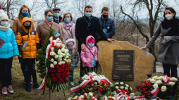 Wiceminister kultury i sportu Magdalena Gawin podczas uroczystości upamiętnienia Józefa Pruchniewicza. Źródło: MKDNiS