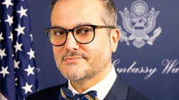 Chargé d’affaires ambasady USA w Polsce Bix Aliu. Źródło: Fot. Ambasada i Kosulat USA w Polsce