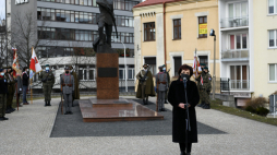 Marszałek Sejmu RP Elżbieta Witek podczas uroczystości pod pomnikiem płk. Leopolda Lisa-Kuli w Rzeszowie. Fot. PAP/D. Delmanowicz