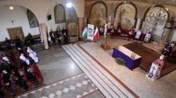 Bp Michał Janocha (P) odprawia mszę św. w intencji beatyfikacji sługi Bożego Janosa Esterhazy’ego w kościele bł. Władysława z Gielniowa. Warszawa, 14.03.2021. Fot. PAP/T. Gzell