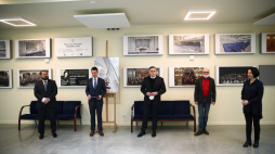Dyrektor Filharmonii Krakowskiej Mateusz Prendota (L), rektor Akademii Muzycznej Wojciech Widłak (2L), kulturoznawca, animator kultury Andrzej Giza (3P) i dyrektor Capelli Cracoviensis Jan Tomasz Adamus (2P) podczas briefingu prasowego dot. projektu "Muzyczne mosty. Miasto, region, Polska, świat". Fot. PAP/Ł. Gągulski