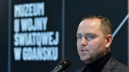 Gdańsk, 16.03.2021. Dyrektor muzeum Karol Nawrocki podczas konferencji prasowej w Muzeum II Wojny Światowej w Gdańsku, 16 bm. Konferencja dotyczyła niespodziewanych wyników ekshumacji szczątków majora Henryka Sucharskiego przeprowadzonej na Cmentarzu Obrońców Westerplatte.  PAP/A. Warżawa