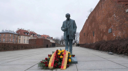 Pomnik Jana Zachwatowicza na Starym Mieście w Warszawie. Fot. PAP/M. Marek