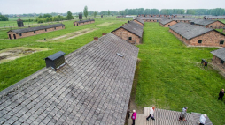 Teren byłego niemieckiego nazistowskiego obozu koncentracyjnego Auschwitz-Birkenau. Fot. PAP/S. Mielnik