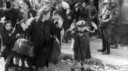Warszawa 16.05.1943. Ostateczny koniec powstania w getcie (16 kwietnia-16 maja 1943) i zakończenie akcji likwidacji getta i eksterminacja zdecydowanej większości jego mieszkańców. Fot. PAP-reprodukcja
