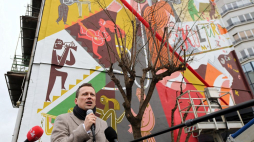 Dyrektor Narodowego Centrum Kultury Rafał Wiśniewski podczas uroczystego odsłonięcia muralu „170 metrów kwadratowych kultur”. Warszawa, 2019 r. Fot. PAP/P. Nowak