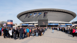 Katowice, 04.03.2017. Kolejki przed katowickim Spodkiem, gdzie odbywają się ostatnie rozgrywki finałowe 11. sezonu mistrzostw świata w grach komputerowych Intel Extreme Masters (IEM). Fot. PAp/ A. Grygiel