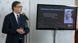 Warszawa, 13.04.2021. Prezes Instytutu Pamięci Narodowej Jarosław Szarek podczas konferencji prasowej dot. Międzynarodowego Festiwalu Filmowego o Totalitaryzmach „Echa Katynia”. Fot. PAP/T. Gzell