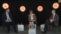Prof. Richard Butterwick, prof. Anna Grześkowiak-Krwawicz i dyrektor Muzeum Historii Polski Robert Kostro. Źródło: kanał MuzHPtv w serwisie YouTube