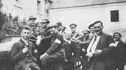 05 1921 r. III Powstanie Śląskie – grupa powstańców. Źródło: NAC