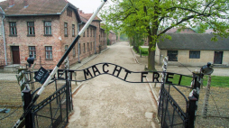 Teren b. niemieckiego obozu koncentracyjnego Auschwitz. Fot. PAP/S. Mielnik