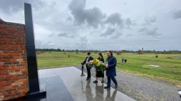Uroczystości upamiętniające 77. rocznicę buntu Romów i Sinti w tzw. obozie cygańskim w Auschwitz II-Birkenau. 16.05.2021. Fot. Stowarzyszenie Romów w Polsce