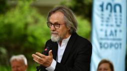 Kompozytor Jan A.P. Kaczmarek podczas konferencji prasowej poświęconej obchodom 120-lecia Sopotu. Fot. PAP/A. Warżawa