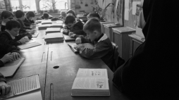 Laski 1975. Ośrodek Szkolno-Wychowawczy dla Dzieci Niewidomych im. Róży Czackiej. Fot. PAP/M. Musiał