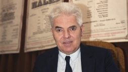 Warszawa 01.1988. Założyciel i wieloletni dyrektor Warszawskiej Opery Kameralnej Stefan Sutkowski. Fot. PAP/G. Rogiński