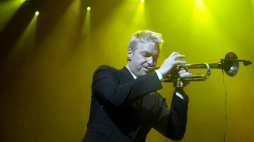 Amerykański trębacz smooth jazzowy Chris Botti. Fot. PAP/A. Hrechorowicz