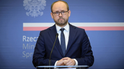Warszawa, 02.06.2021. Podsekretarz stanu w Ministerstwie Spraw Zagranicznych Marcin Przydacz podczas konferencji prasowej w MSZ w Warszawie, 2 bm. Polski MSZ poinformował wcześniej, że trzy działaczki mniejszości polskiej na Białorusi, które były w areszcie w Mińsku - Irena Biernacka, Maria Tiszkowska i Anna Paniszewa - przyjechały do Polski. Fot. PAP/M. Obara