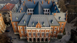 Collegium Novum Uniwersytetu Jagiellońskiego przy ulicy Gołębiej w Krakowie. Fot. PAP/Ł. Gągulski