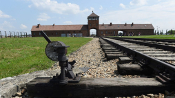 B. niemiecki nazistowski obóz koncentracyjny i zagłady Auschwitz II-Birkenau. Fot. PAP/J. Bednarczyk