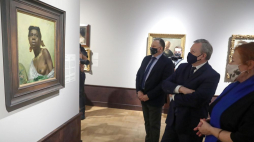 Wicepremier, minister kultury, dziedzictwa narodowego i sportu Piotr Gliński (2P), dyrektor Muzeum Narodowego w Warszawie Łukasz Gaweł (C) oraz kurator Renata Higersberger (P) podczas otwarcia wystawy pt. „Artystka. Anna Bilińska 1854–1893” w Muzeum Narodowym w Warszawie. Fot. PAP/T. Gzell