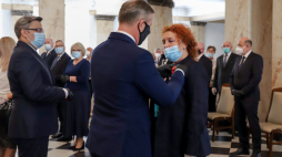 Aktorka Ewa Leśniak została odznaczona Krzyżem Oficerskim Orderu Odrodzenia Polski. Źródło: Fb ZASP