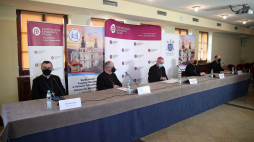 Od lewej: bp Damian Bryl, bp Andrzej Czaja, przewodniczący KEP abp Stanisław Gądecki, sekretarz generalny KEP bp Artur Miziński i rzecznik KEP ks. Leszek Gęsiak podczas briefingu po zakończeniu Zebrania Plenarnego Episkopatu w Sanktuarium Pasyjno-Maryjnym w Kalwarii Zebrzydowskiej. Fot. PAP/Ł. Gągulski