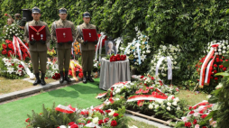 Warszawa, 23.06.2021. Uroczystości pogrzebowe prof. Witolda Kieżuna – ekonomisty, żołnierza Armii Krajowej, bohatera Powstania Warszawskiego. Powstaniec spoczął w grobie na Cmentarzu Wojskowym na Powązkach. Fot. PAP/P. Supernak