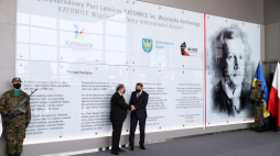 Prezydent Andrzej Duda (P) i Michael Korfanty podczas uroczystości nadania Międzynarodowemu Portowi Lotniczemu Katowice w Pyrzowicach imienia Wojciecha Korfantego. Fot. PAP/A. Grygiel