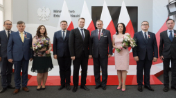 Medalem KEN odznaczeni zostali  Jan Kasprzyk oraz Magdalena Brociek, Wojciech Lesiak, Jolanta Mysiakowska-Muszyńska, Wojciech Muszyński, Michał Wołłejko. Źródło" MEiN
